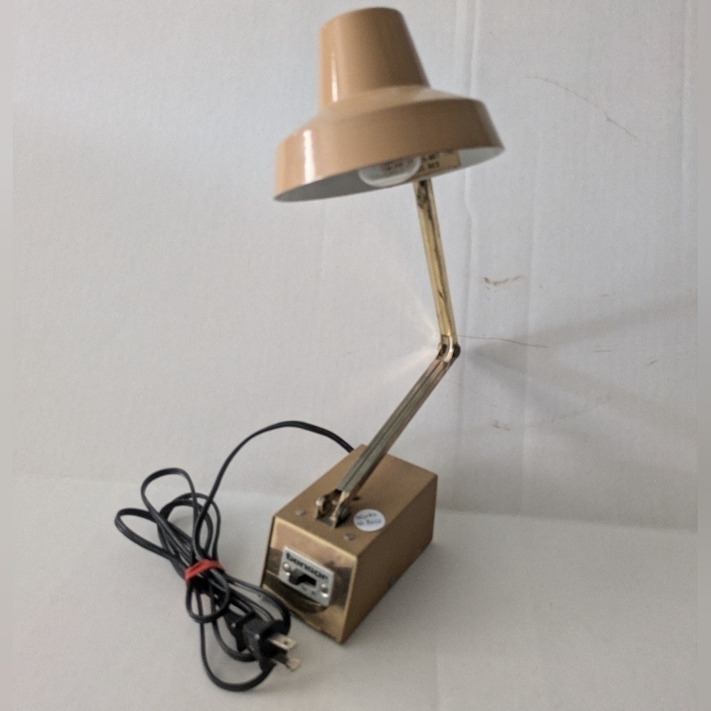 Vintage MCM Tensor Desk Lamp works with no buzzing sound.